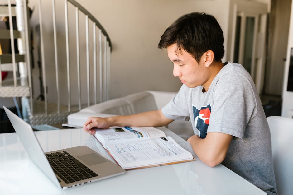 Student using a laptop with learning apps—Best Educational Resources for Self-Study: Online Platforms, Tools, and Study Systems That Work